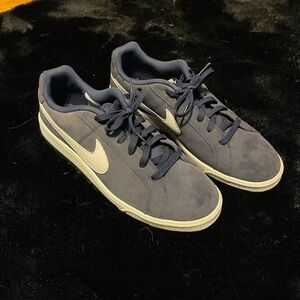 Men’s Nike Sneakers. Navy Suede Size 11.5